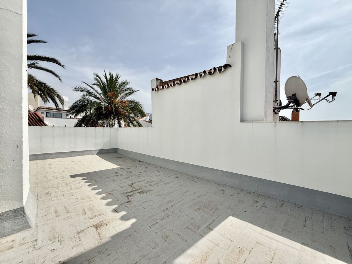 3 sypialnia Dom na sprzedaż w Nueva Andalucia z basenem garażem - 539 000 € (Ref: 9108093)