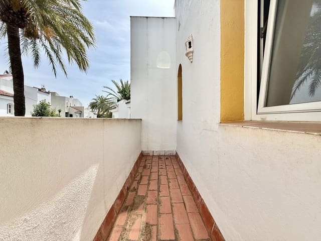 3 sypialnia Dom na sprzedaż w Nueva Andalucia, Marbella z basenem garażem - 539 000 € (Ref: 9108093)
