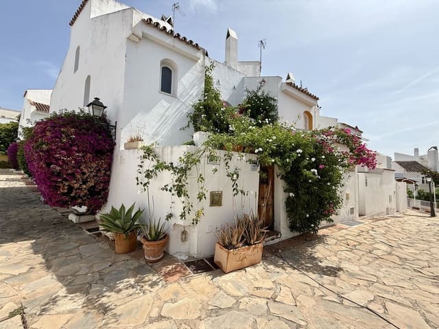 3 soveværelse Byhus til salg i Nueva Andalucia, Marbella med swimmingpool garage - € 660.000 (Ref: 9108093)