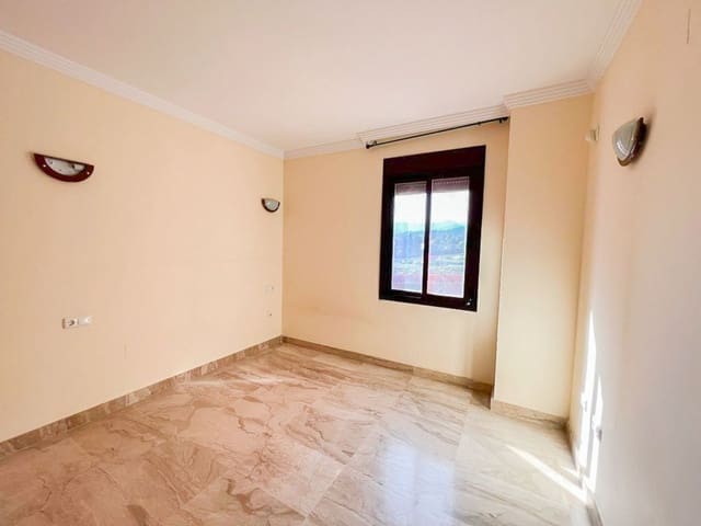 3 chambre Penthouse à vendre à New Golden Mile, Estepona avec piscine garage - 650 000 € (Ref: 9109672)