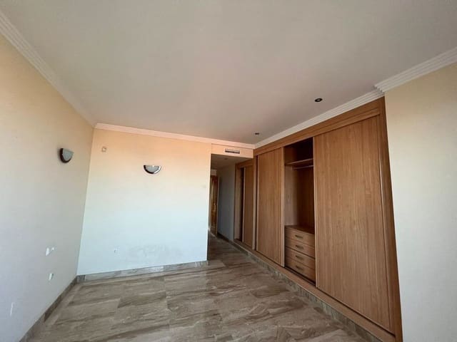 3 chambre Penthouse à vendre à New Golden Mile, Estepona avec piscine garage - 650 000 € (Ref: 9109672)