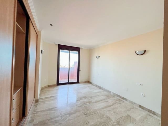 3 chambre Penthouse à vendre à New Golden Mile, Estepona avec piscine garage - 650 000 € (Ref: 9109672)