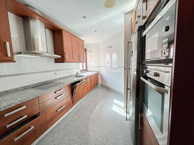 3 chambre Penthouse à vendre à New Golden Mile, Estepona avec piscine garage - 650 000 € (Ref: 9109672)