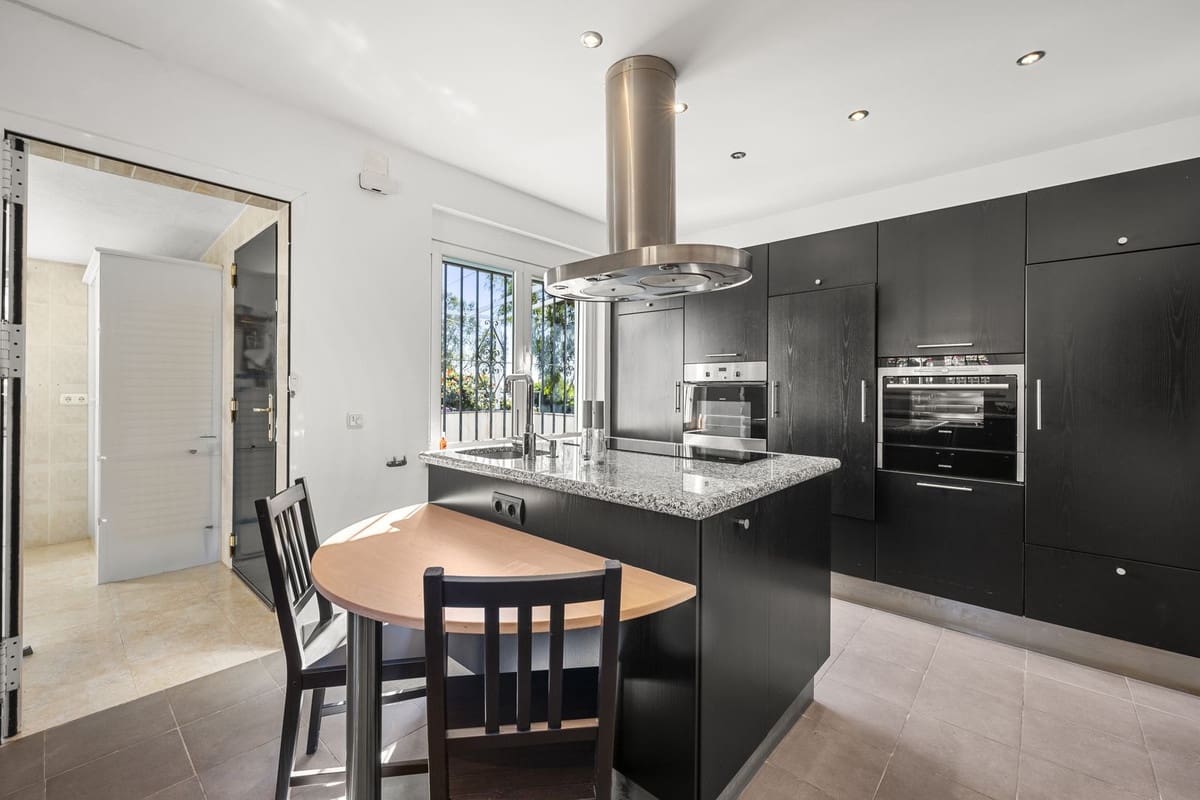 4 soverom Villa til salgs i Benalmadena med svømmebasseng garasje - € 1 250 000 (Ref: 9113219)