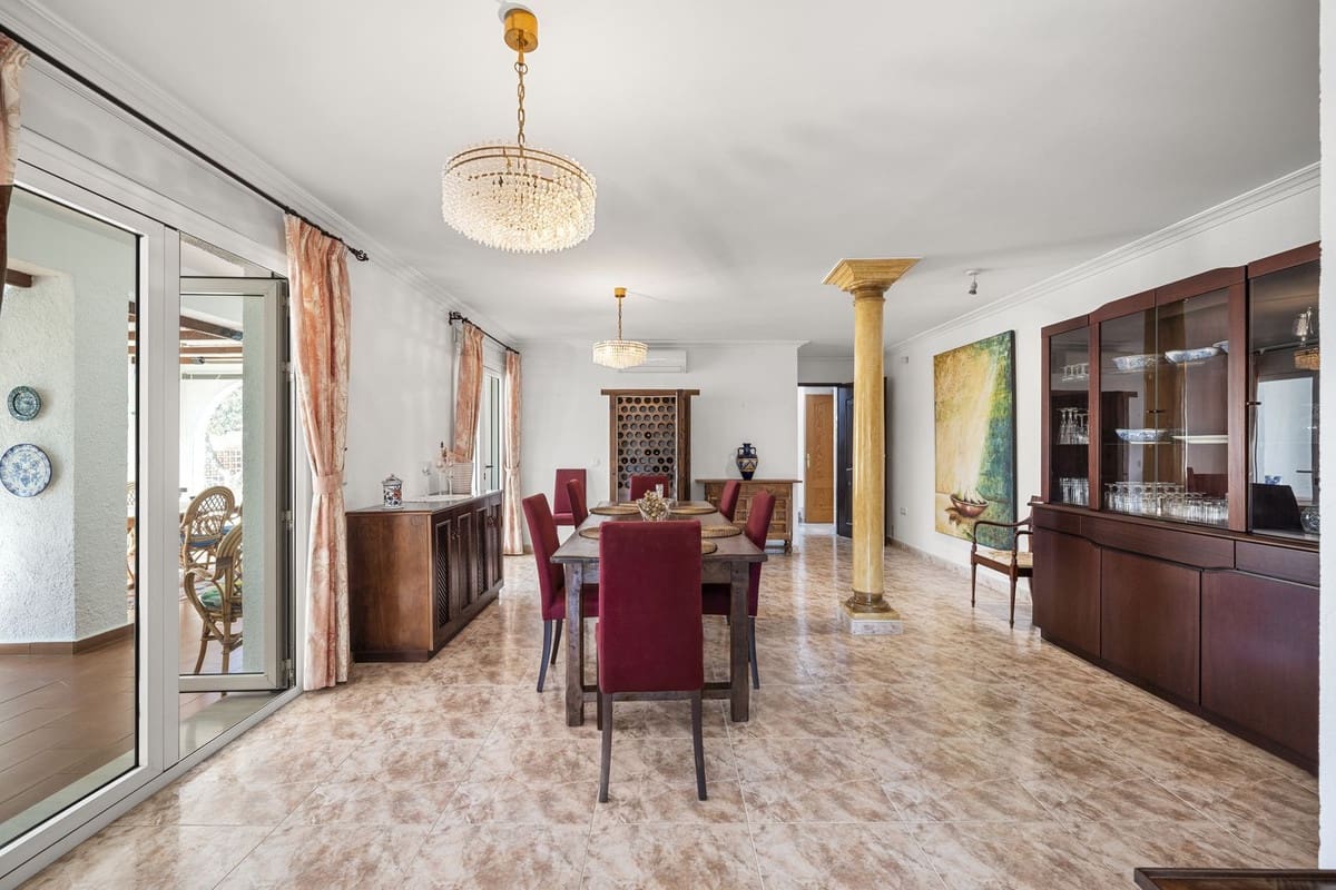 4 soverom Villa til salgs i Benalmadena med svømmebasseng garasje - € 1 250 000 (Ref: 9113219)