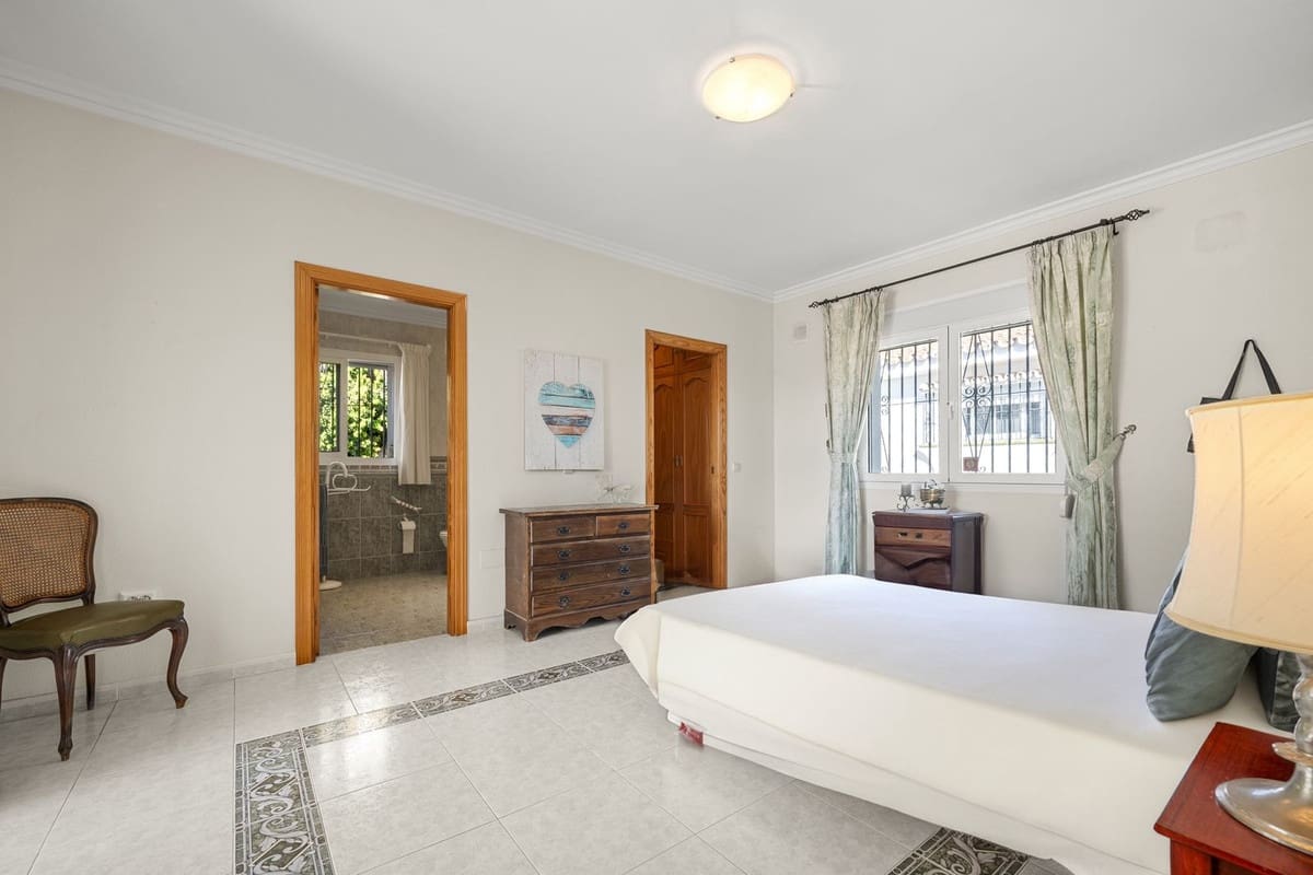 4 soverom Villa til salgs i Benalmadena med svømmebasseng garasje - € 1 250 000 (Ref: 9113219)