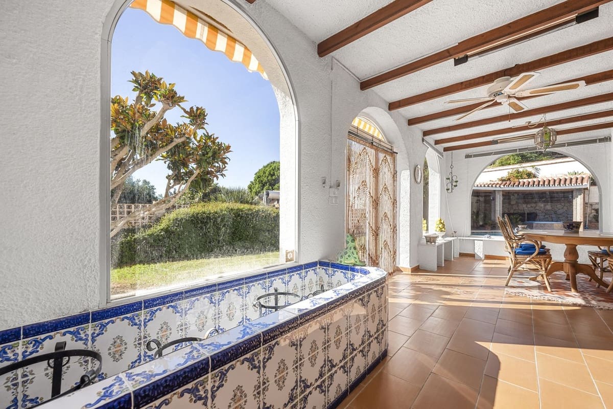 4 soverom Villa til salgs i Benalmadena med svømmebasseng garasje - € 1 250 000 (Ref: 9113219)