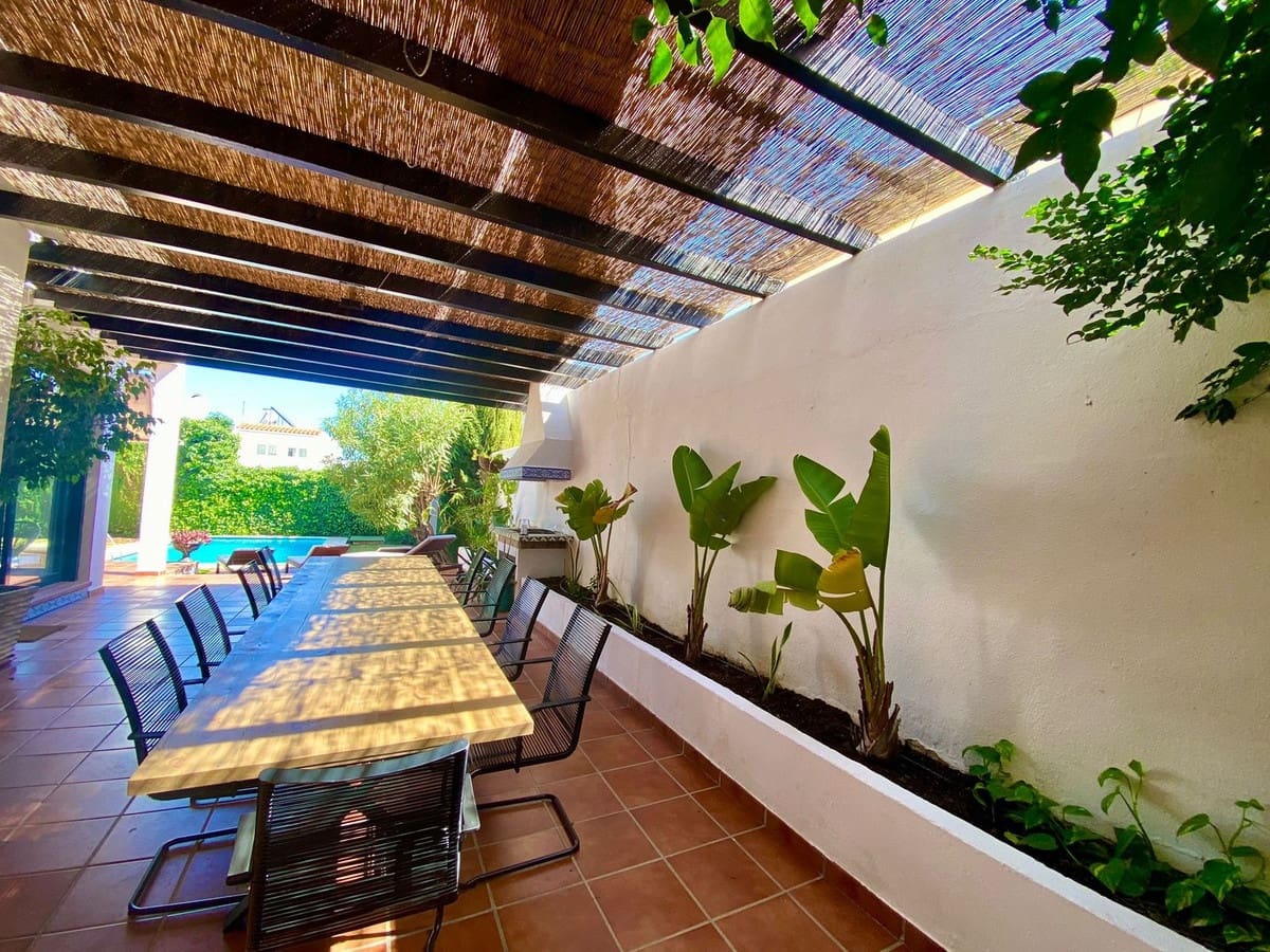 6 bedroom Villa for sale in Nueva Andalucia with pool garage - € 1,449,500 (Ref: 9114886)