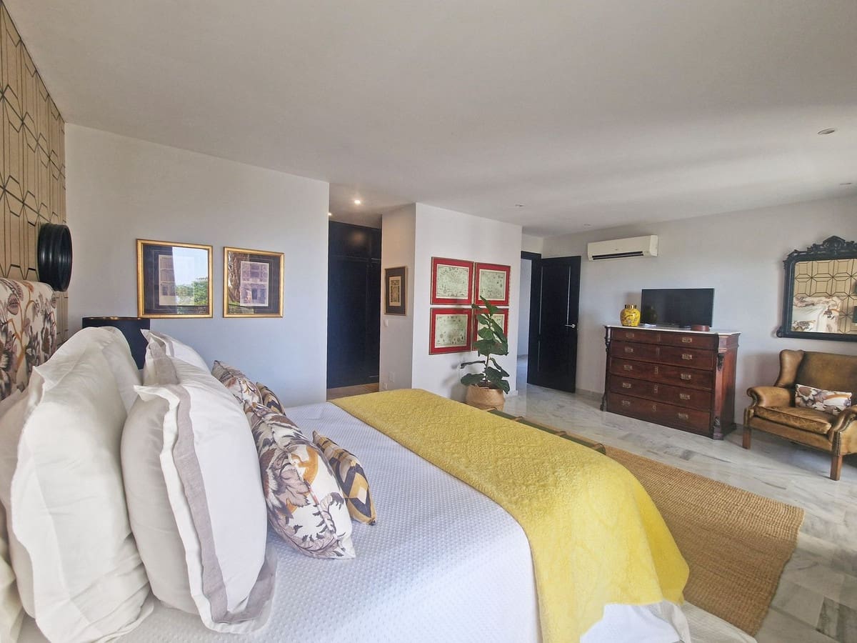 4 soveværelse Byhus til salg i Calahonda med swimmingpool garage - € 655.000 (Ref: 9117072)