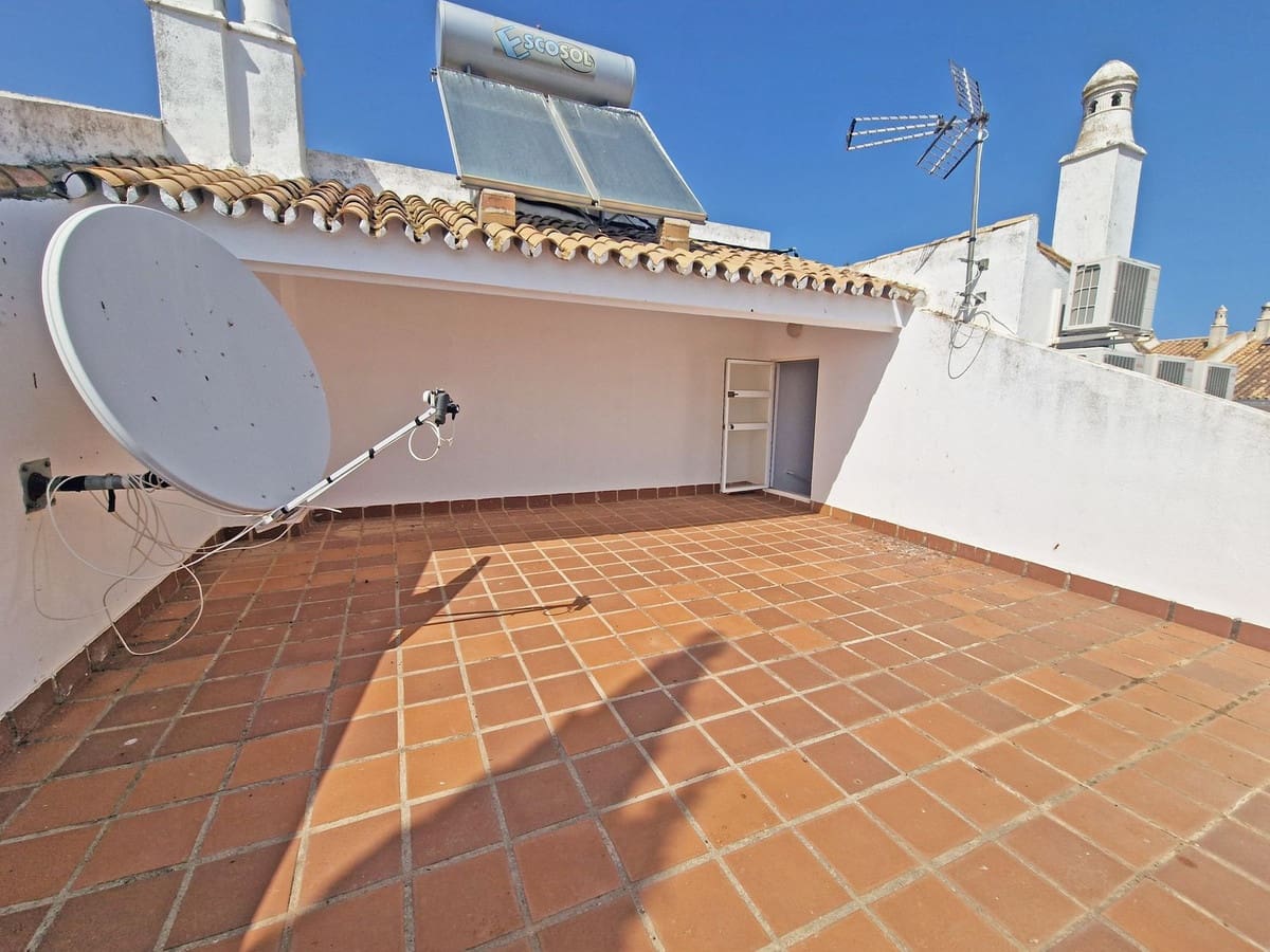 4 soveværelse Byhus til salg i Calahonda med swimmingpool garage - € 655.000 (Ref: 9117072)