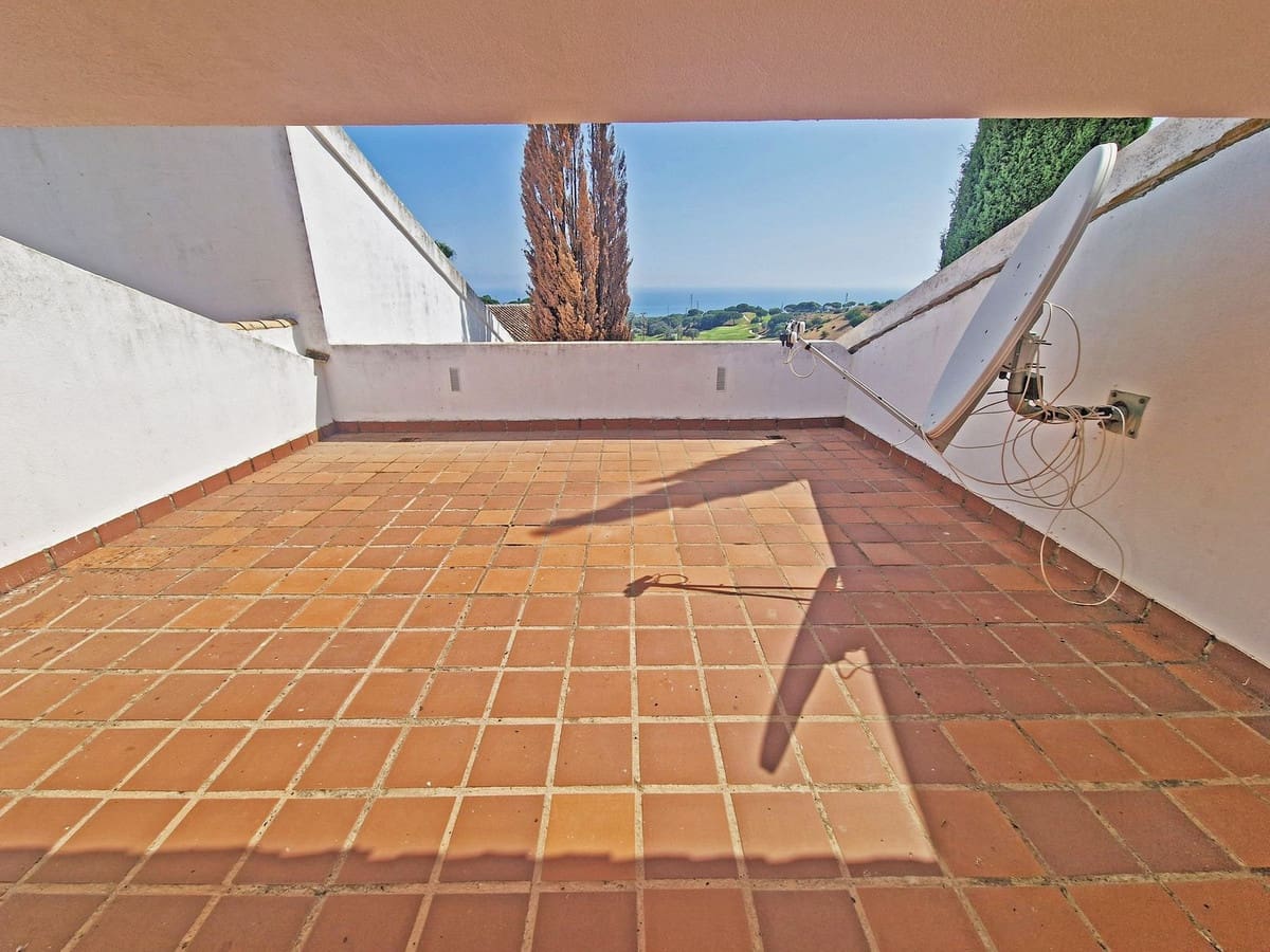 4 soveværelse Byhus til salg i Calahonda med swimmingpool garage - € 655.000 (Ref: 9117072)