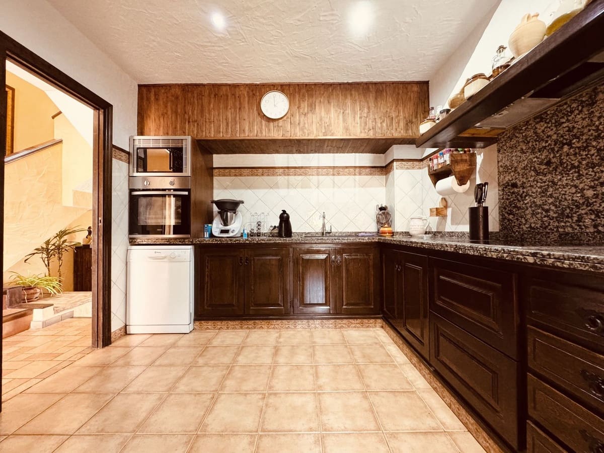 3 soveværelse Byhus til salg i Bahia de Casares med swimmingpool - € 480.000 (Ref: 9117416)