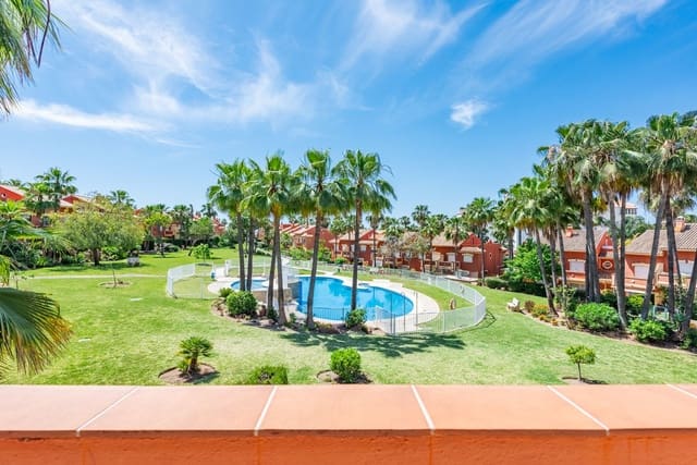 4 soveværelse Byhus til salg i Atalaya-Isdabe, Estepona med swimmingpool garage - € 595.000 (Ref: 9121476)