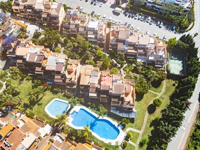 4 soverom Hus til salgs i Golden Mile, Marbella med svømmebasseng garasje - € 825 000 (Ref: 9121481)
