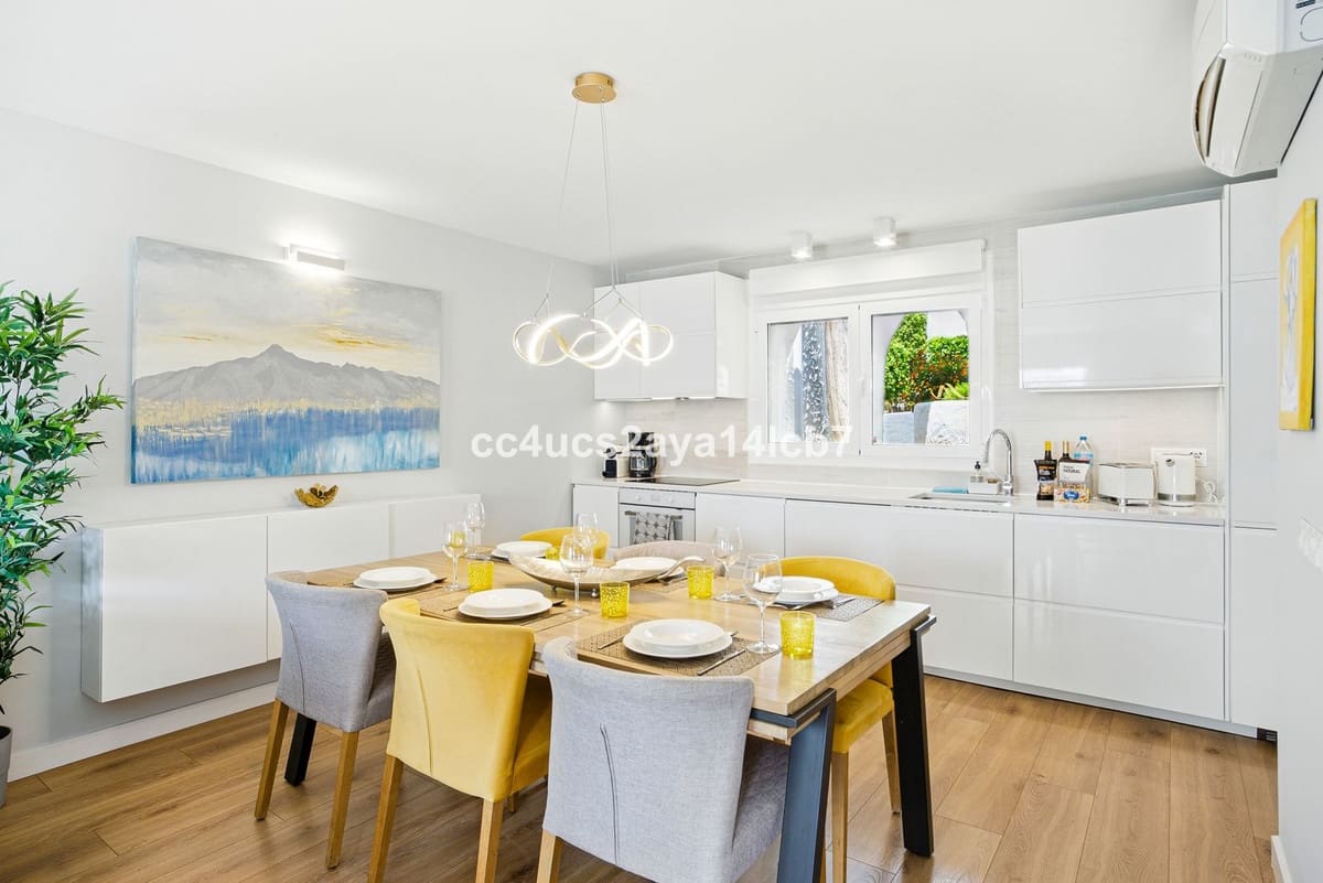 3 soveværelse Byhus til salg i Nueva Andalucia med swimmingpool - € 795.000 (Ref: 9126353)