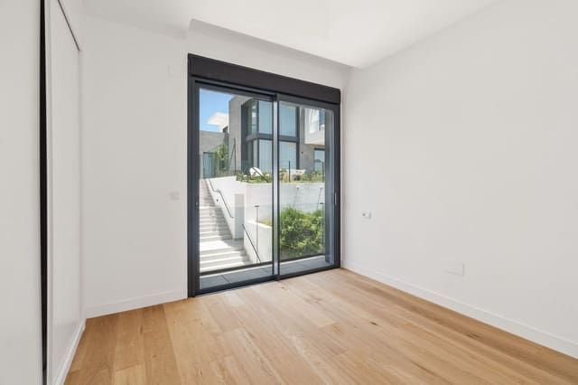 5 makuuhuone Omakotitalo myytävänä paikassa Río Real, Marbella mukana uima-altaan 
autotalli - 2 101 000 € (Ref: 9126356)