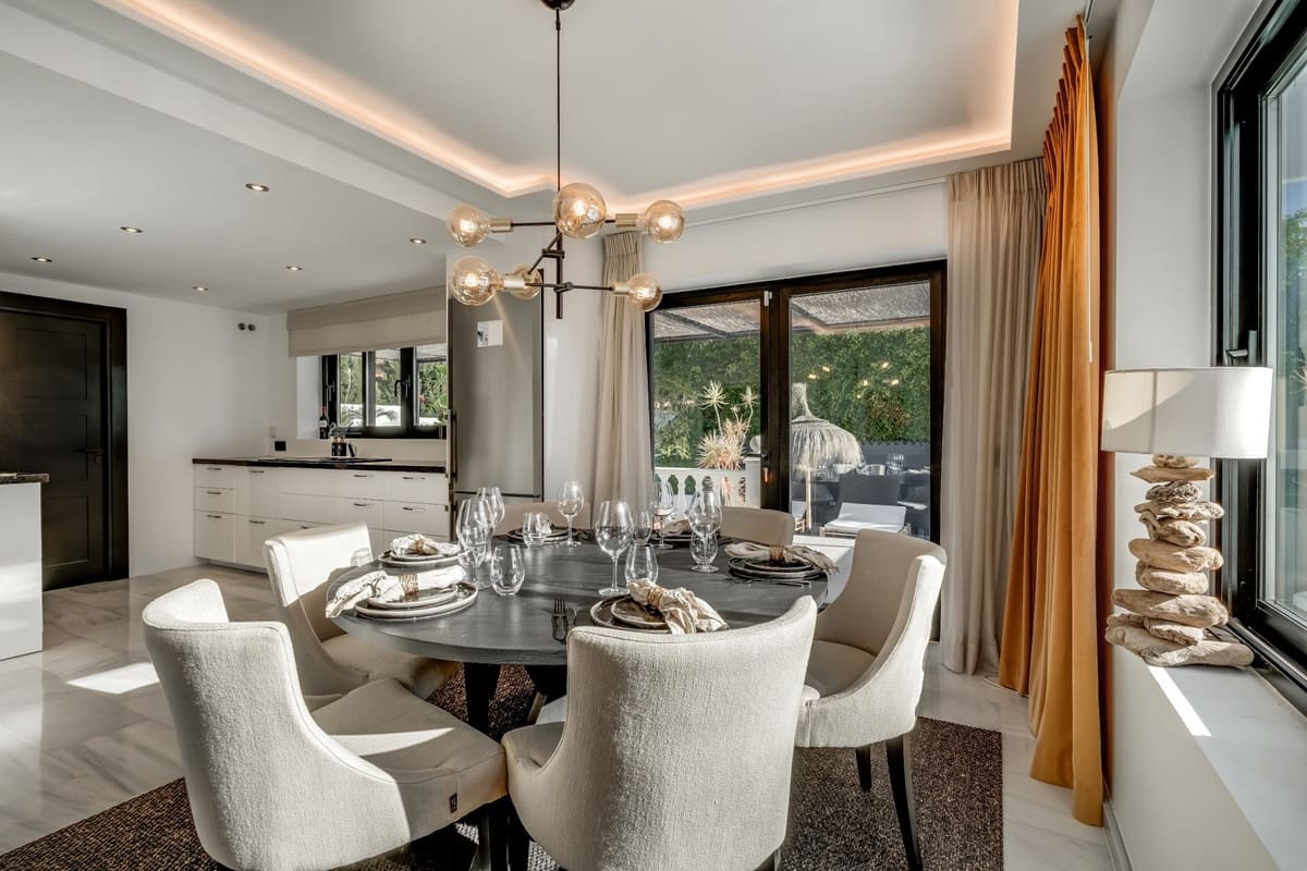 5 bedroom Villa for sale in Nueva Andalucia with pool garage - € 1,895,000 (Ref: 9127716)