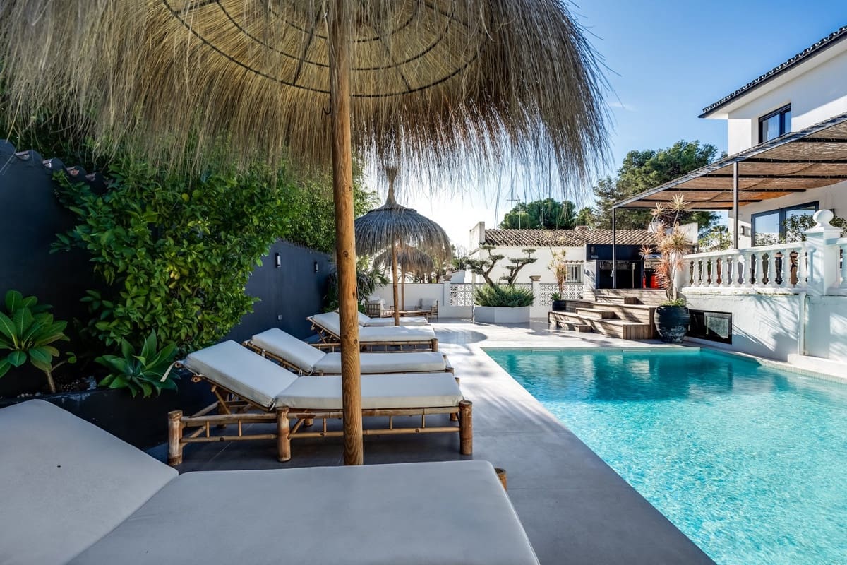 5 bedroom Villa for sale in Nueva Andalucia with pool garage - € 1,895,000 (Ref: 9127716)