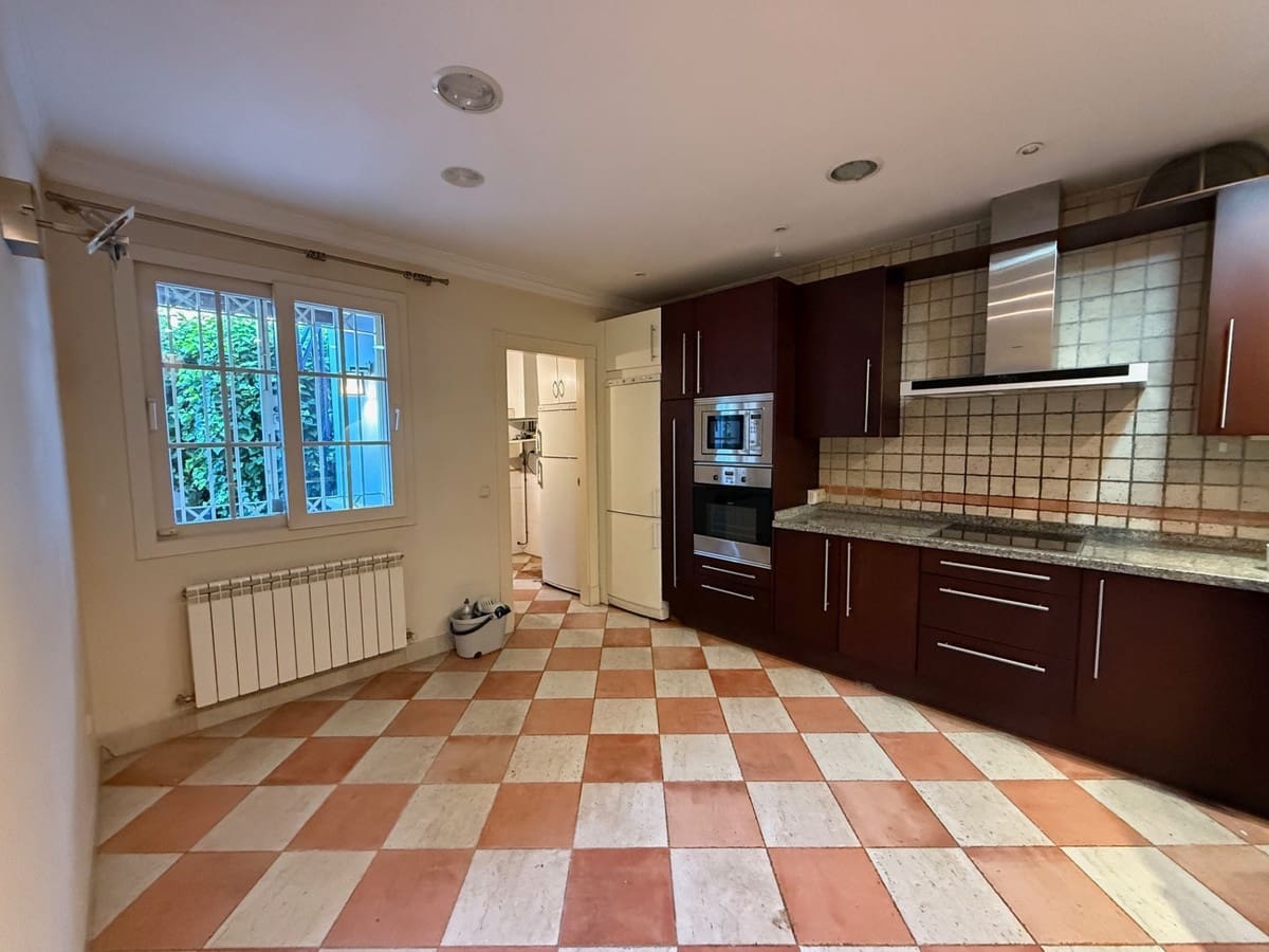 5 soveværelse Villa til salg i Puerto Banus med swimmingpool garage - € 1.800.000 (Ref: 9127717)