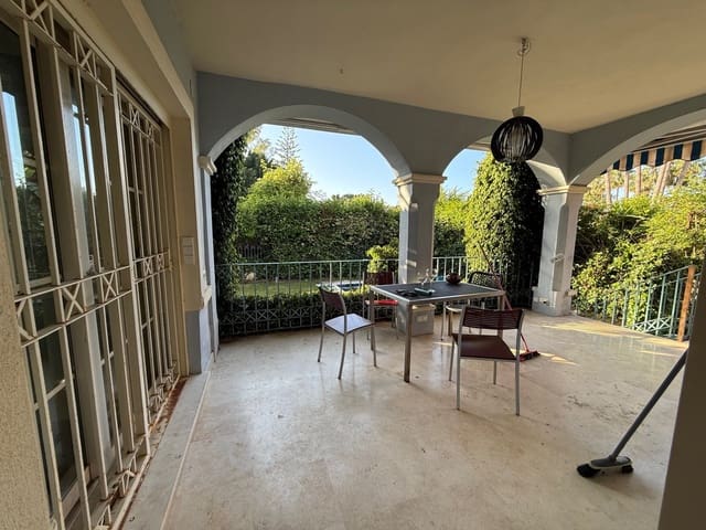 5 soverom Villa til salgs i Puerto Banus, Marbella med svømmebasseng garasje - € 1 800 000 (Ref: 9127717)