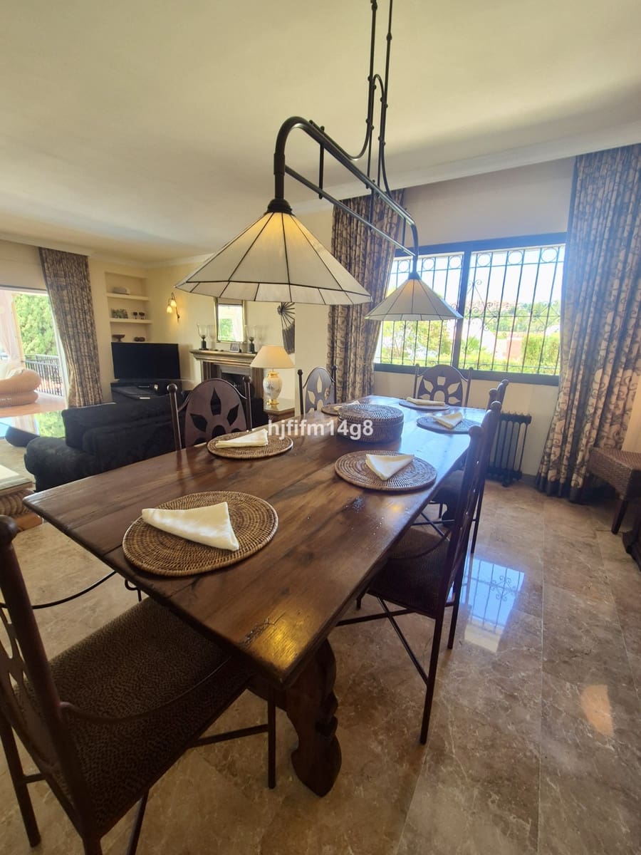 3 soverom Villa til salgs i Marbella med svømmebasseng garasje - € 1 795 000 (Ref: 9127719)