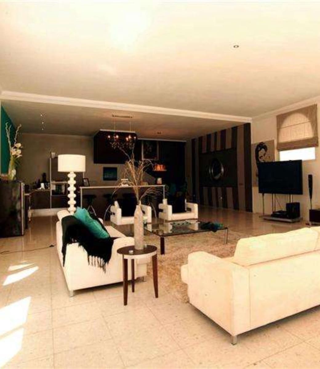 4 makuuhuone Huvila myytävänä paikassa Nueva Andalucia mukana uima-altaan 
autotalli - 1 695 000 € (Ref: 9127720)