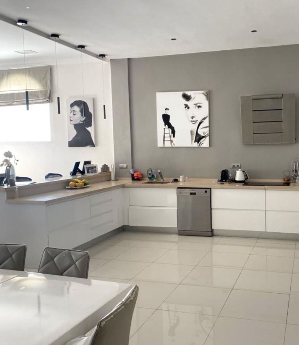 4 makuuhuone Huvila myytävänä paikassa Nueva Andalucia mukana uima-altaan 
autotalli - 1 695 000 € (Ref: 9127720)