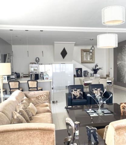 4 makuuhuone Huvila myytävänä paikassa Nueva Andalucia, Marbella mukana uima-altaan 
autotalli - 1 695 000 € (Ref: 9127720)