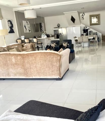 4 makuuhuone Huvila myytävänä paikassa Nueva Andalucia, Marbella mukana uima-altaan 
autotalli - 1 695 000 € (Ref: 9127720)