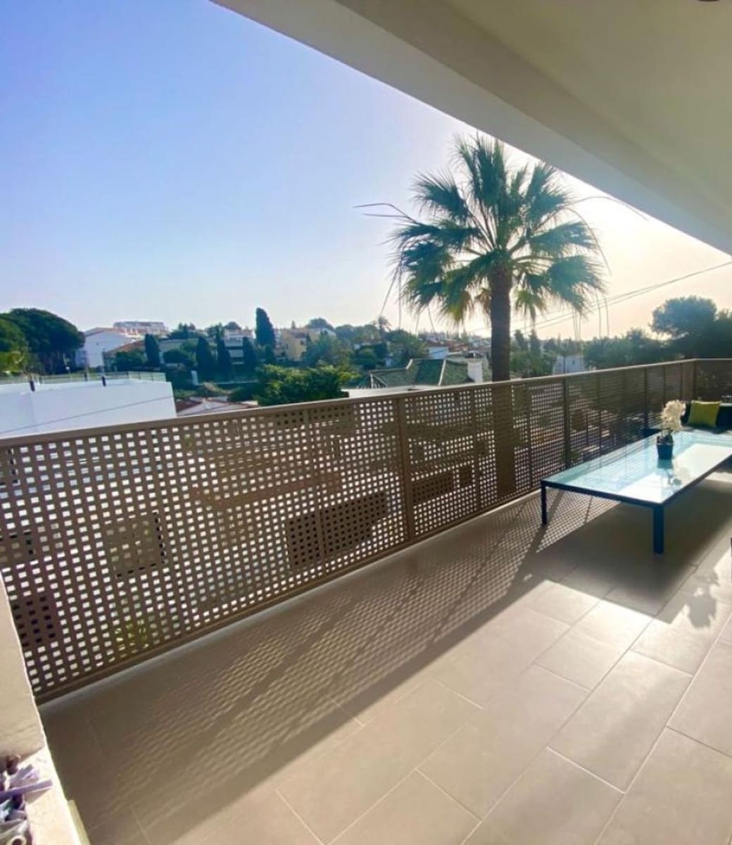 4 makuuhuone Huvila myytävänä paikassa Nueva Andalucia mukana uima-altaan 
autotalli - 1 695 000 € (Ref: 9127720)