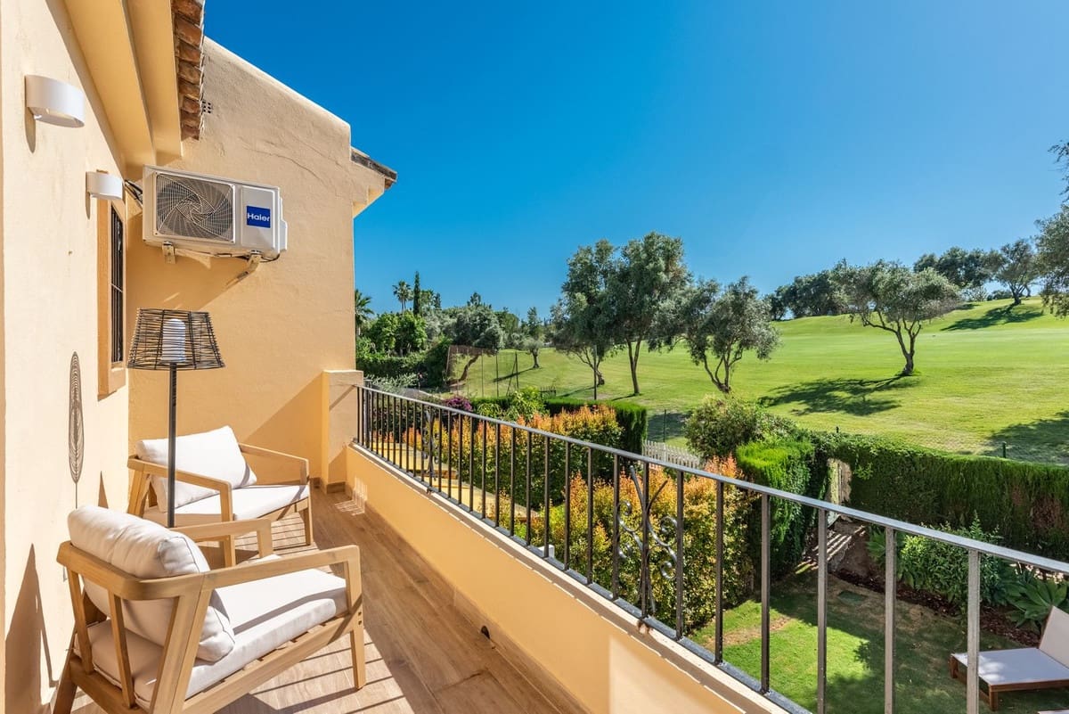 4 soverom Hus til salgs i Nueva Andalucia med svømmebasseng garasje - € 949 000 (Ref: 9127723)