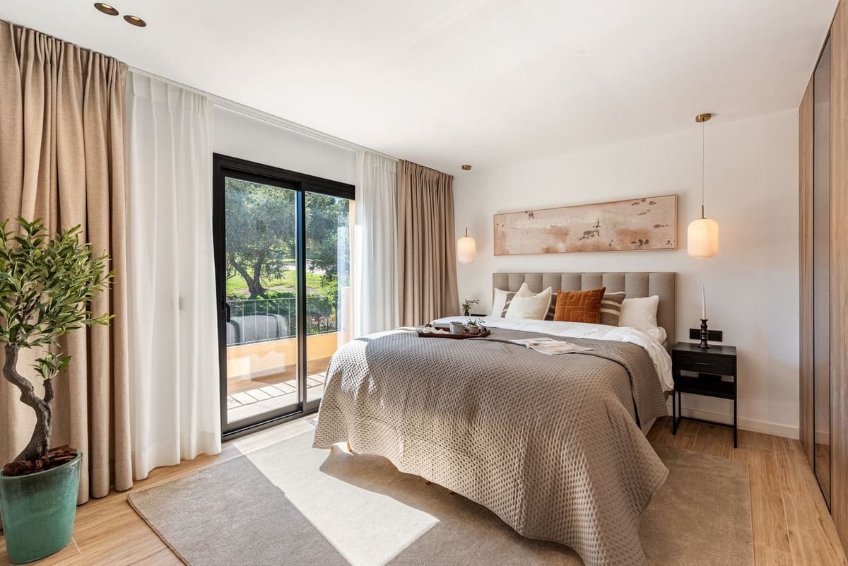 4 soverom Hus til salgs i Nueva Andalucia med svømmebasseng garasje - € 949 000 (Ref: 9127723)