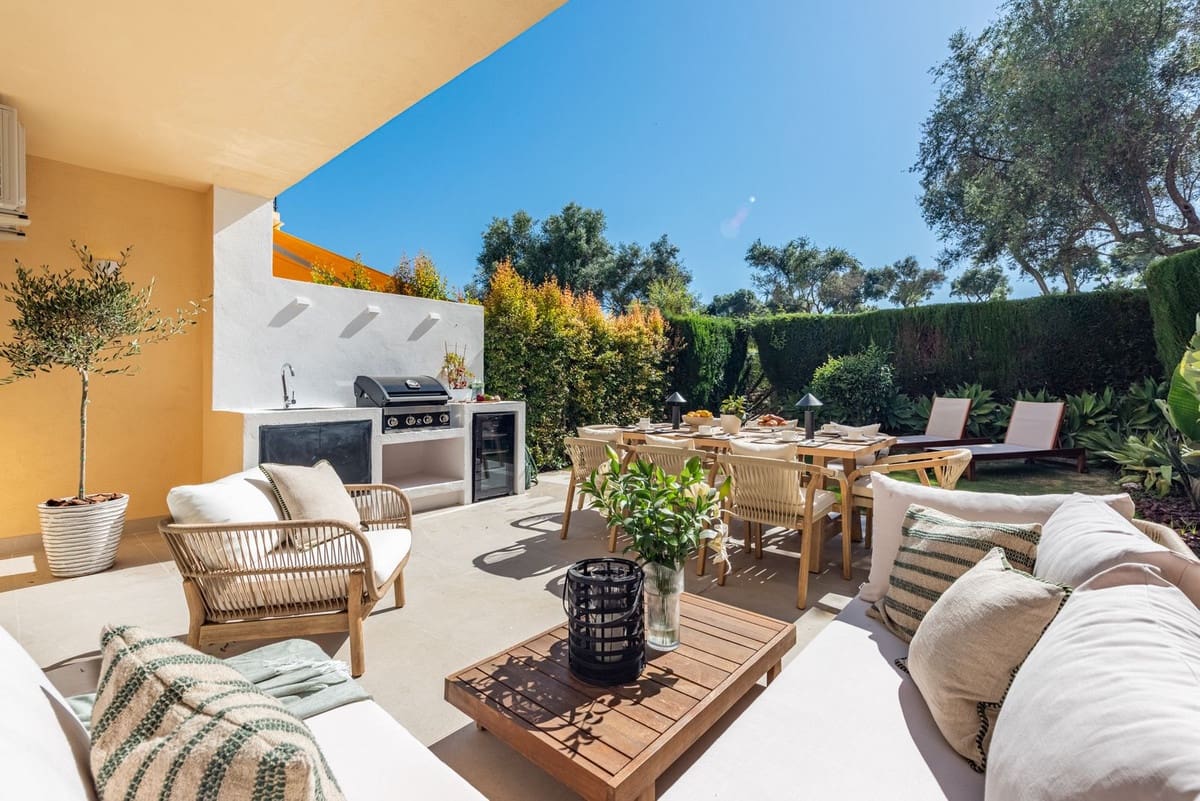 4 soverom Hus til salgs i Nueva Andalucia med svømmebasseng garasje - € 949 000 (Ref: 9127723)