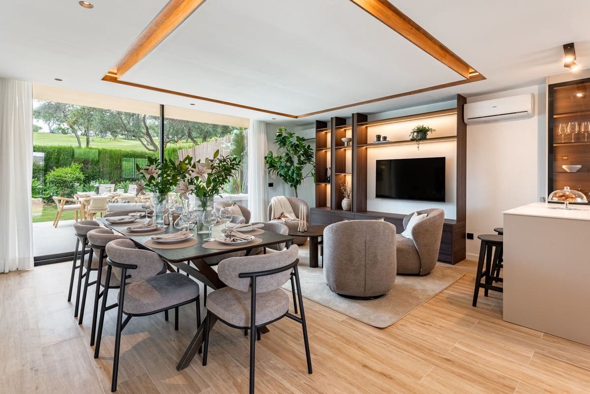 4 soverom Hus til salgs i Nueva Andalucia med svømmebasseng garasje - € 949 000 (Ref: 9127723)