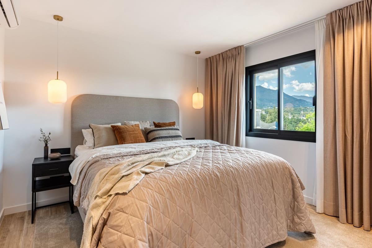 4 soverom Hus til salgs i Nueva Andalucia med svømmebasseng garasje - € 949 000 (Ref: 9127723)