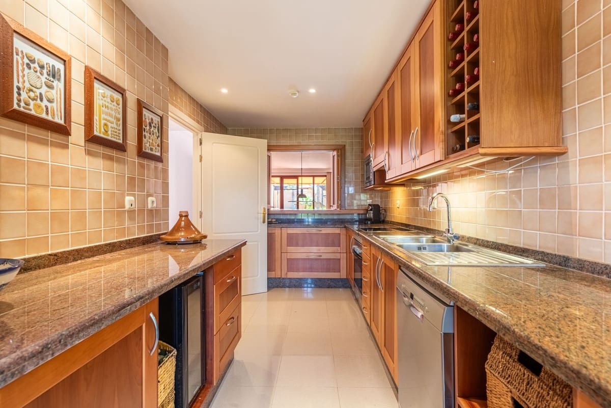 3 soveværelse Penthouse til salg i San Pedro de Alcantara med swimmingpool garage - € 1.994.000 (Ref: 9127852)