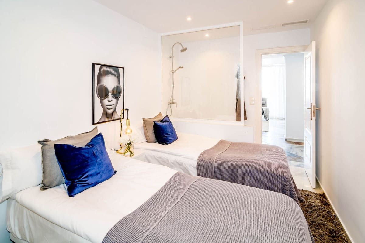 3 quarto Penthouse para venda em Nueva Andalucia com piscina - 599 000 € (Ref: 9129104)