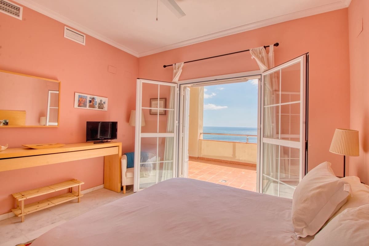 3 bedroom Apartment for sale in Manilva with pool garage - € 500,000 (Ref: 9129327)