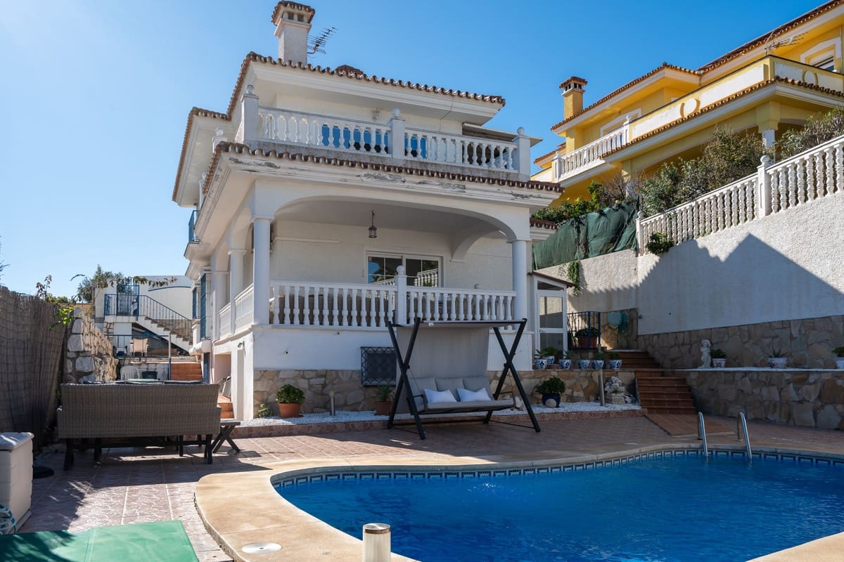 5 soveværelse Villa til salg i Fuengirola med swimmingpool - € 1.290.000 (Ref: 9129332)