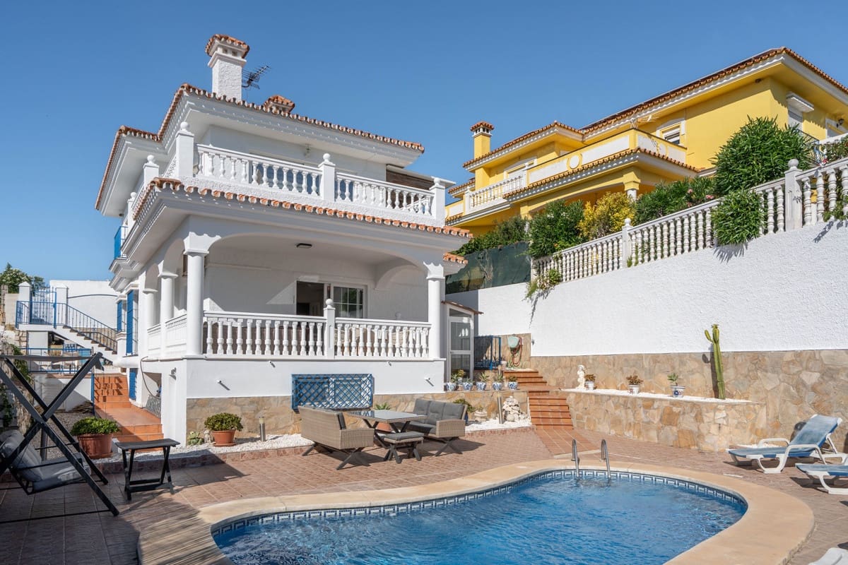 5 soveværelse Villa til salg i Fuengirola med swimmingpool - € 1.290.000 (Ref: 9129332)