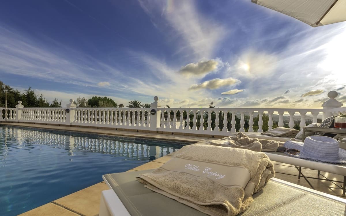 3 soveværelse Villa til salg i La Sierrezuela med swimmingpool garage - € 1.250.000 (Ref: 9129333)