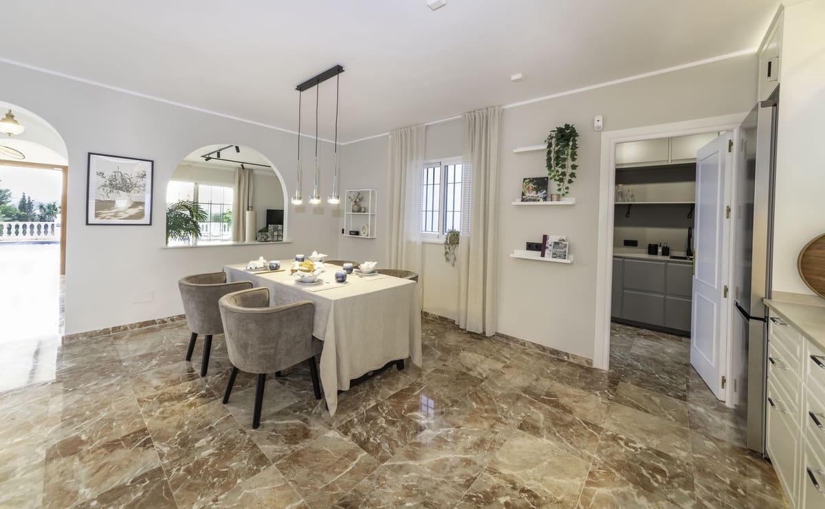 3 soveværelse Villa til salg i La Sierrezuela med swimmingpool garage - € 1.250.000 (Ref: 9129333)