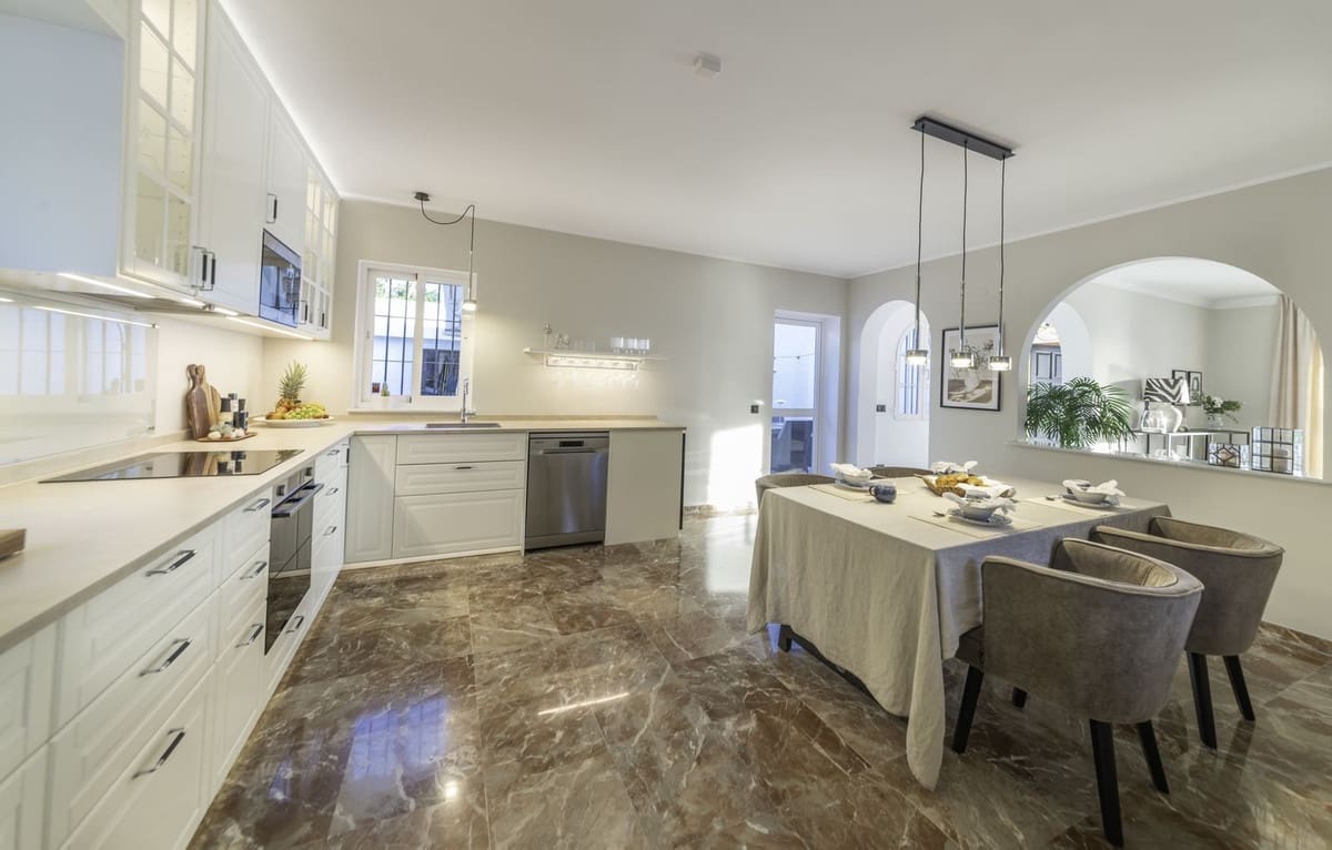 3 soveværelse Villa til salg i La Sierrezuela med swimmingpool garage - € 1.250.000 (Ref: 9129333)