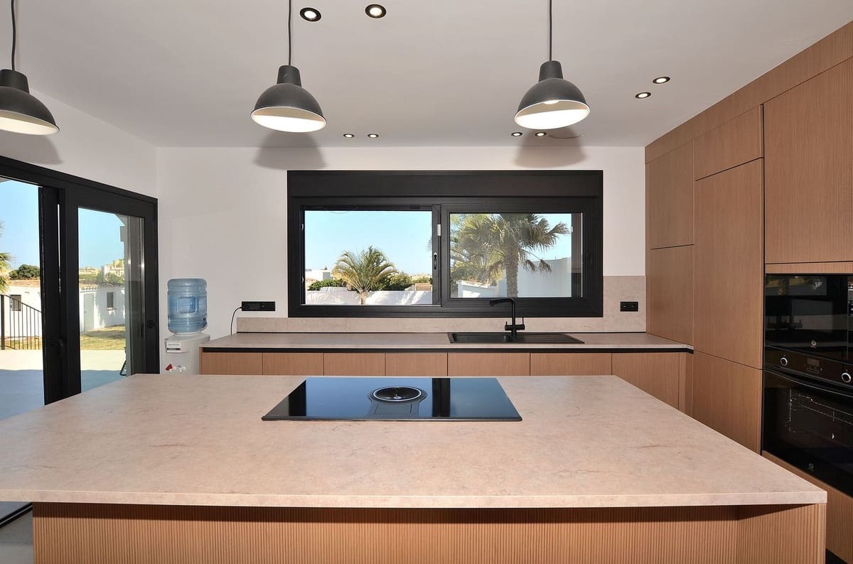 4 soveværelse Villa til salg i Fuengirola med swimmingpool garage - € 1.195.000 (Ref: 9129334)