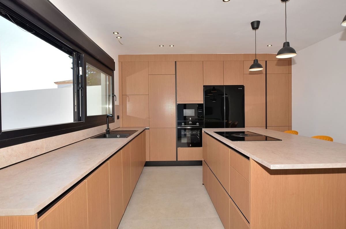 4 soveværelse Villa til salg i Fuengirola med swimmingpool garage - € 1.195.000 (Ref: 9129334)