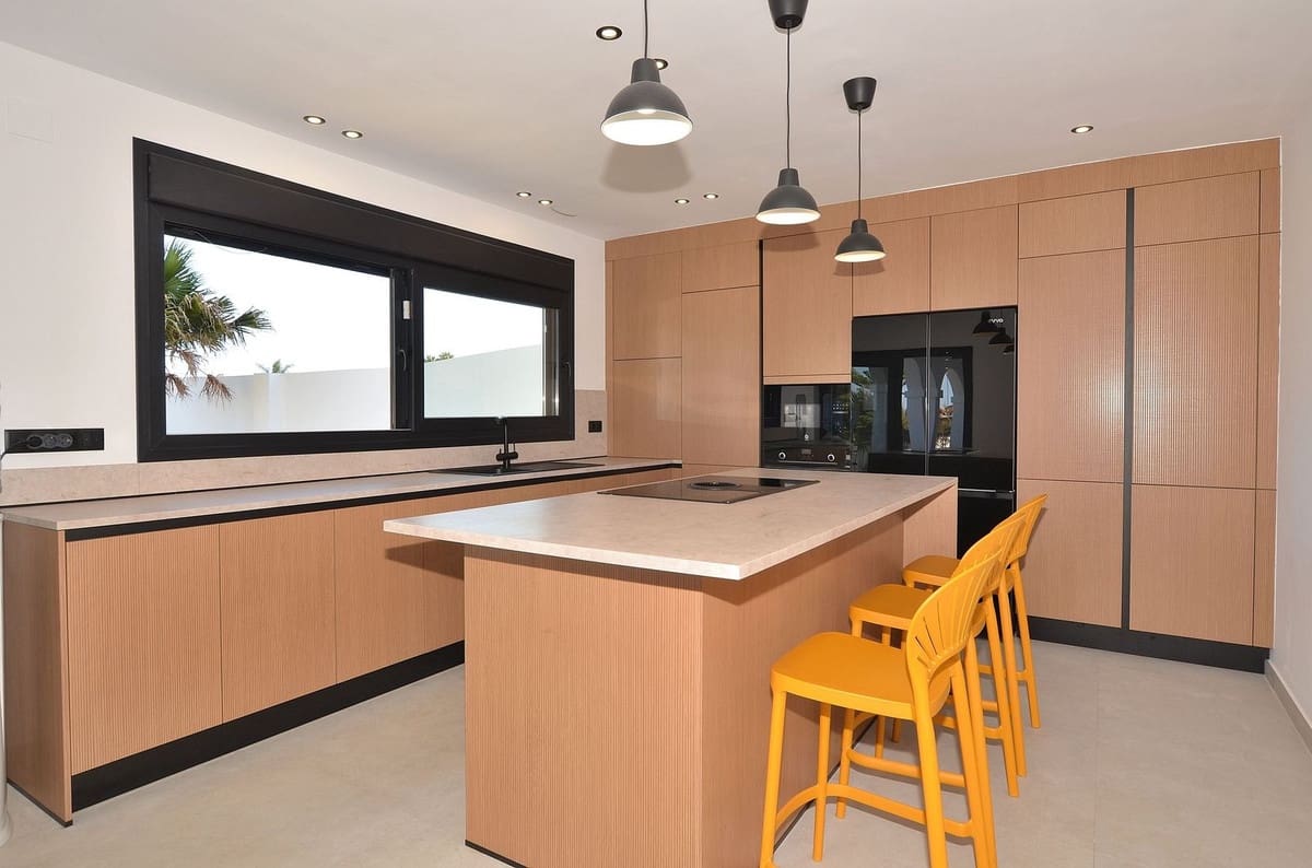 4 soveværelse Villa til salg i Fuengirola med swimmingpool garage - € 1.195.000 (Ref: 9129334)