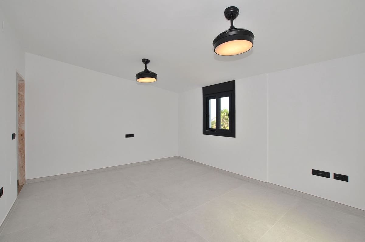 4 soveværelse Villa til salg i Fuengirola med swimmingpool garage - € 1.195.000 (Ref: 9129334)