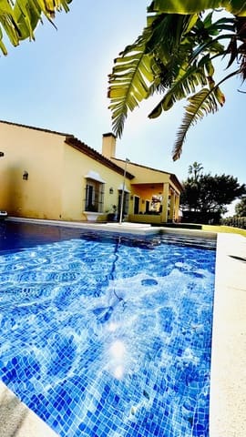 3 soveværelse Villa til salg i La Duquesa / Puerto de la Duquesa, Manilva med swimmingpool garage - € 960.000 (Ref: 9130010)