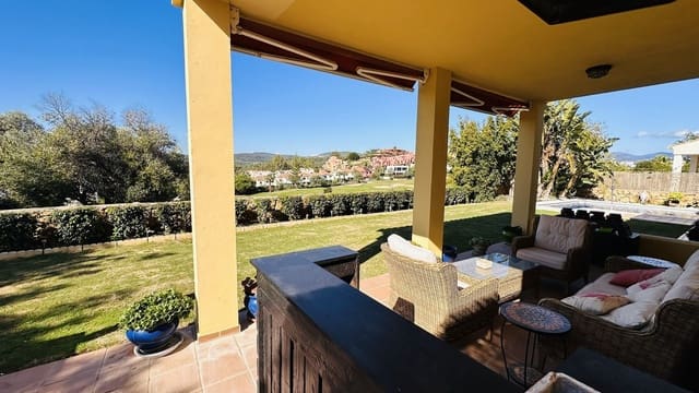 3 soveværelse Villa til salg i La Duquesa / Puerto de la Duquesa, Manilva med swimmingpool garage - € 960.000 (Ref: 9130010)