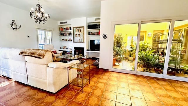 3 soveværelse Villa til salg i La Duquesa / Puerto de la Duquesa, Manilva med swimmingpool garage - € 960.000 (Ref: 9130010)